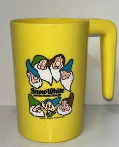 Vintage Snow White and the Seven Dwarfs Yellow Plastic Cup Mug Disney 1970’s - Picture 1 of 5