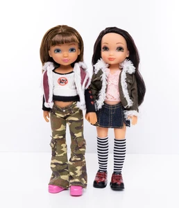 2004 MGA 4 Ever Best Friends Just Chillin Dolls Bratz - Bild 1 von 23
