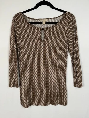 Blusa Banana Republic feminina M estampa geográfica múltipla buraco na fechadura gola redonda botão - Imagem 1 de 4