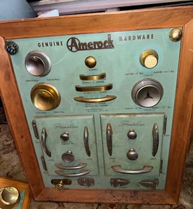 Vintage Mid Century Modern AMEROCK Baumarkt Aufsteller Schild MCM 2 Türig - Bild 1 von 2