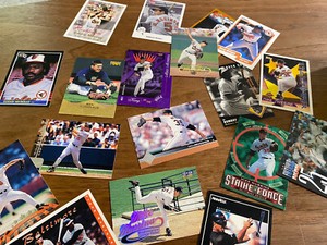 Lot of 207 Baltimore Orioles Baseball Cards - Mussina Robinson Murray - Rookies
