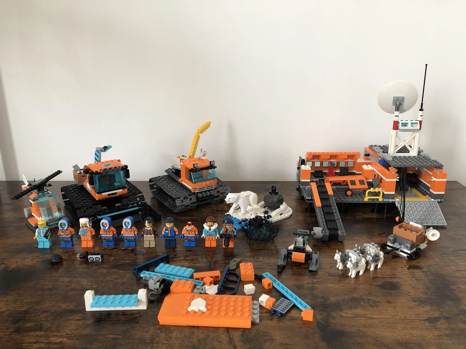 Lego City: Arctic Base Camp (60036) y Arctic Explorer Truck (60378) incompleto  Foto 1 de 4