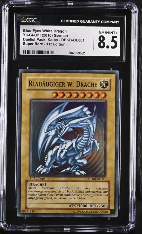 Yugioh Blue Eyes White Dragon 2010 German Duelist Pack 1st Ed Super Rare CGC 8.5 - Bild 1 von 1