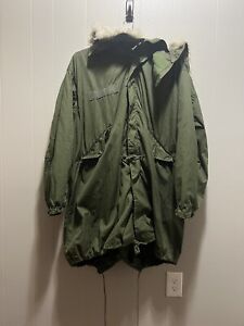 VTG Sz M US Military Army Parka Extreme Cold Weather Fishtail Jacket Coat M65