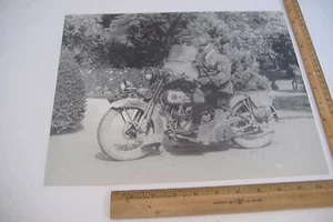 ~POLIZIOTTO MOTOCICLISTICO~WASHINGTON~14" X 11" RISTAMPA FOTOGRAFICA BIANCO E NERO~ - Foto 1 di 4