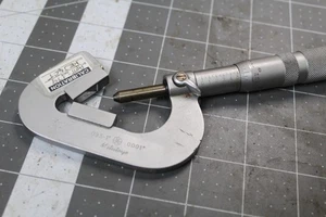 Mitutoyo 114-202 Micrómetro V-Yunque, Rango .093-1", Graduación .0001" - Imagen 1 de 7