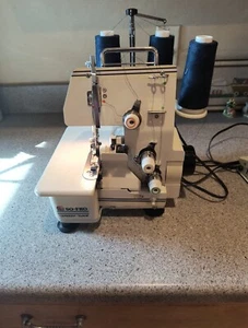 White Speedylock Model 9203 Made In Japan Sewing Machine - Picture 1 of 10