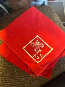 WHITE SILKSCREENED RED NECKERCHIEF BSA BOY SCOUTS OF AMERICA - Picture 1 of 1