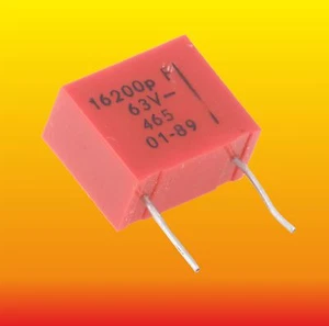 16200 pF 16.2 nF 63 V 1% LOTTO DI 2 CONDENSATORI IN POLISTIROLO UNITRA MIFLEX KSF-022 - Foto 1 di 2