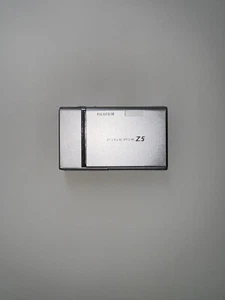 Fujifilm FinePix Z5fd 6.3MP Compact Digital Camera with batts, a charger & card - Picture 1 of 7