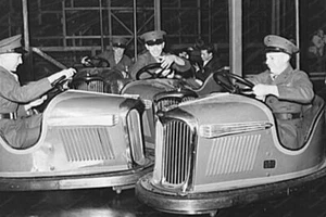 Coche parachoques Calif marines Dodgem autos años 40 reimpresión profesional laboratorio fotográfico - Imagen 1 de 1