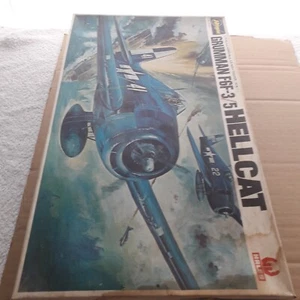 Hasegawa JS-081 1:32 Scale Grumman F6F-3/5 Hellcat Model Kit - Picture 1 of 2