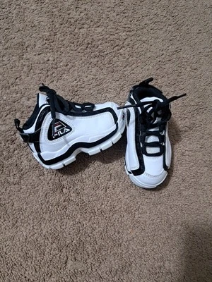 Zapatillas deportivas FILA GRANT HILL para niños pequeños negras/blancas talla US 7 7BM00543-113 Foto 1 de 4