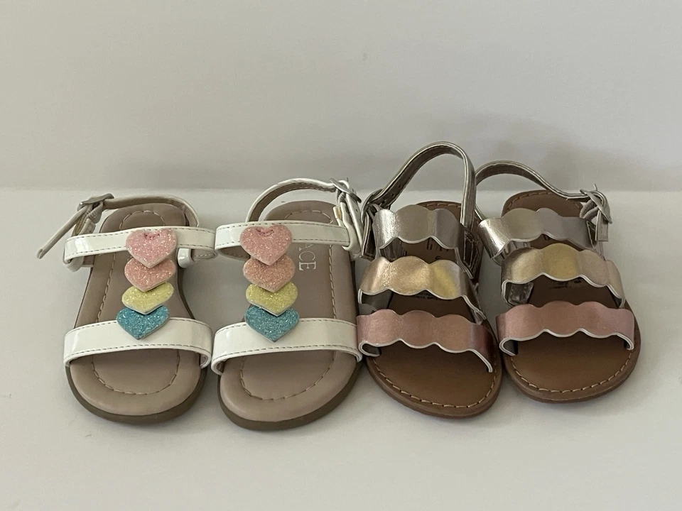 Usado en Excelente Condición Lote de 2 Sandalias Zapatos para Niñas Pequeñas Talla 5 Bebé Gap Corazones Metálicos Brillantes Foto 1 de 4