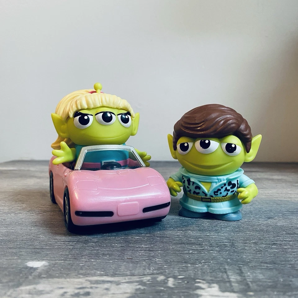 Pixar Alien Remix Barbie и Toy Story Alien Mashup с 2 Фигурками и Кабриолетом * - Изображение 1 из 4