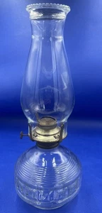 Vintage Kaadan Ltd. 14" Hurricane klar gemustertes Glas Öllampe mit Schornstein - Bild 1 von 10