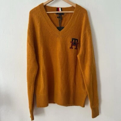 Tommy Hilfiger Nuevo Con Etiquetas Nuevo Con Etiquetas Suéter Estilo Académico Mostaza Cuello en V Bordado Foto 1 de 4