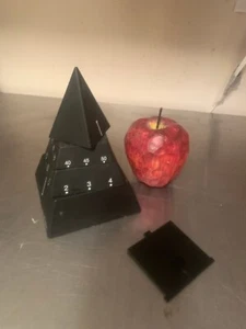 Pyramid Motion Clock - Ex - Picture 1 of 2