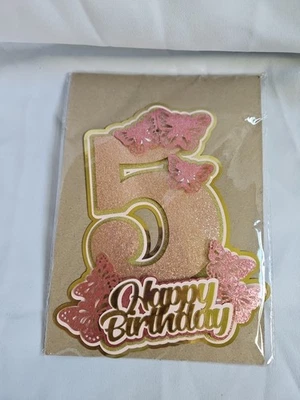 Decoración de pastel de 5º cumpleaños rosa y dorado con mariposas Foto 1 de 2