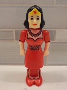 Vintage Wonder Woman PEZ Süßigkeitenspender Slowenien mit Körperteilen rotes Kleid & Schuhe - Bild 1 von 13