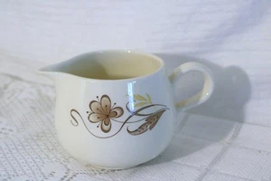 Homer Laughlin USAA Rhythm HLC781 BRAUNE BLUME 3 1/4"h Milchkännchen - Bild 1 von 4