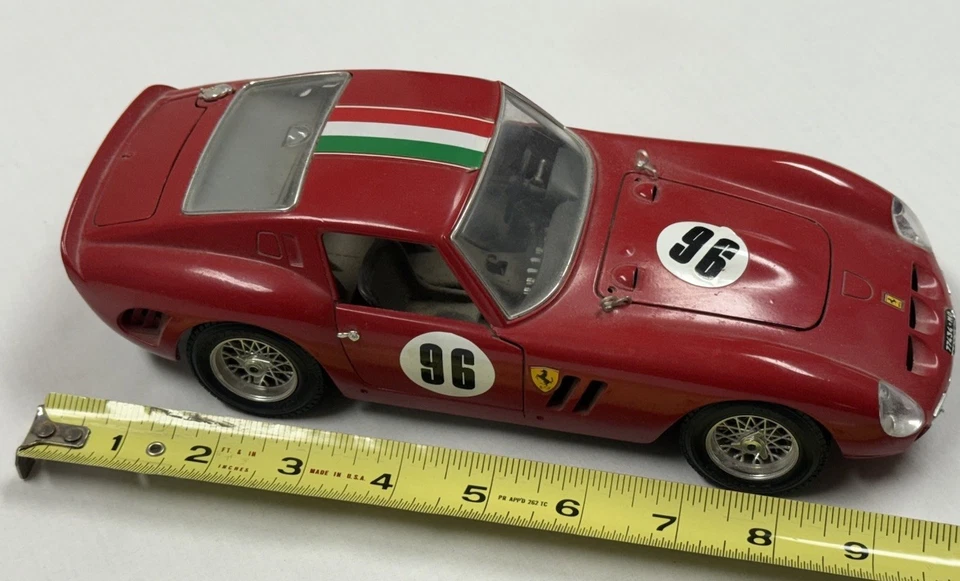 Coche de colección especial Burago 1/18 Ferrari GTO rojo versión Rally Race Foto 1 de 4