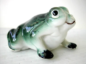 * Miniature statuette en porcelaine - LA GRENOUILLE FROG - Imagen 1 de 4