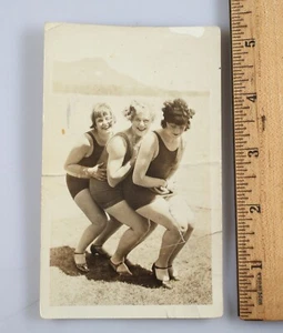 Vintage Photo Snapshot Three Young Women Goof Around At The Beach 1920s Flappers - Picture 1 of 2