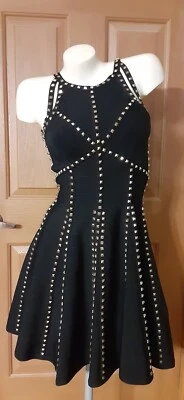 Vestido Forever Unique Negro Dorado Tachuelas Sin Mangas Elastizado Ajuste y Acampanado Talla 1 Foto 1 de 4