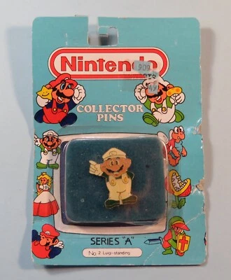 Pin de coleccionista Nintendo 1989 Luigi de pie sellado nuevo en caja serie Ace A #2 era NES  Foto 1 de 3