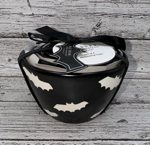 RAE DUNN 4er Set Halloween schwarz Messbecher mit weißen Fledermäusen - Bild 1 von 10