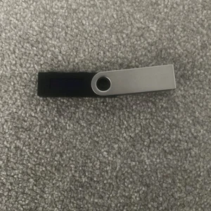 Ledger Nano S Cryptocurrency Hardware Wallet - Black - Picture 1 of 5