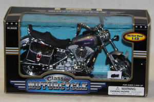 Classic Motorcycle WL9502B V-Twin Diecast Motorcycle 1/13 Silver Wide Tank