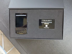 Blackberry Porsche Design P9983 - 64 Go - Granit (débloqué) - Photo 1 sur 9
