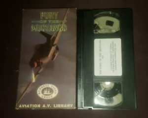 SELTEN Fury of the Mustangs VHS Aviation P-51 Mustang Flugzeug getestet J39 - Bild 1 von 3