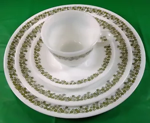 Set 4 pezzi Corelle Crazy Daisy verde bianco tazza piattino piatto insalata - Foto 1 di 5