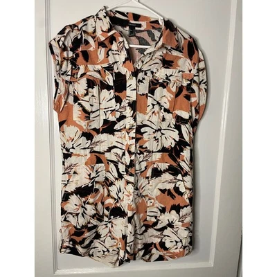 Mameluco para mujer Forever 21 estampado floral manga corta con botones beige negro Foto 1 de 4