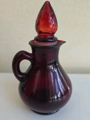 Botella de espuma de baño de vidrio rojo rubí Avon de colección años 80 con tapón en forma de fresa Foto 1 de 2