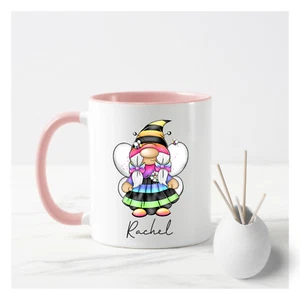 *ENVÍO GRATUITO NOMBRE PERSONALIZADO BONITO LINDO BEE GONK GNOMO TAZA TAZA ABEJAS ARCO IRIS - Imagen 1 de 1