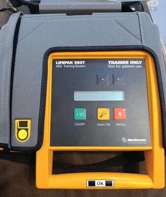 Medtronic Lifepak 500 para entrenamiento con estuche, sin batería para piezas Foto 1 de 3