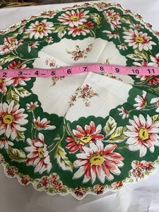 Vintage Round Green/White Pink Daisies Hankie VGC ✅ - Picture 1 of 1