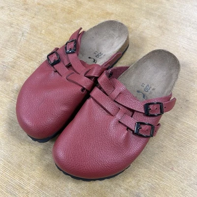 Zuecos Birki’s By Birkenstock Camden de cuero con dos hebillas rojos para mujer talla 5 EE. UU. Foto 1 de 4