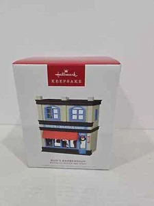 2024 Hallmark Keepsake Nostalgic Houses And Shops : Rod's Barbershop Ornament - Bild 1 von 2
