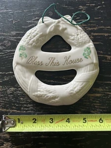Belleek wall hanger - Picture 1 of 2