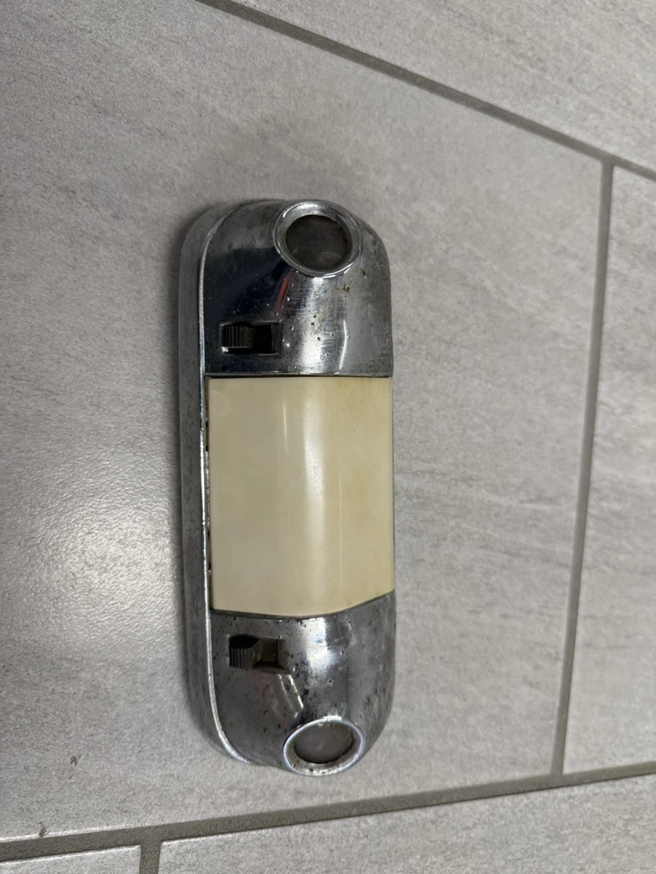 Mapa cromado/luz domo Ford F150 F250 F350 Bronco 1980-1996   Foto 1 de 4