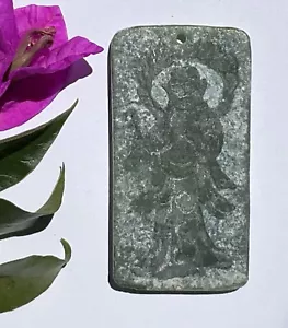 Colgante de piedra verde tallada de Buda con caracteres chinos - Imagen 1 de 3