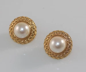 Vintage Signed Burberrys Burberry Gold Tone Clip-on Earrings with faux pearl - Picture 1 of 7