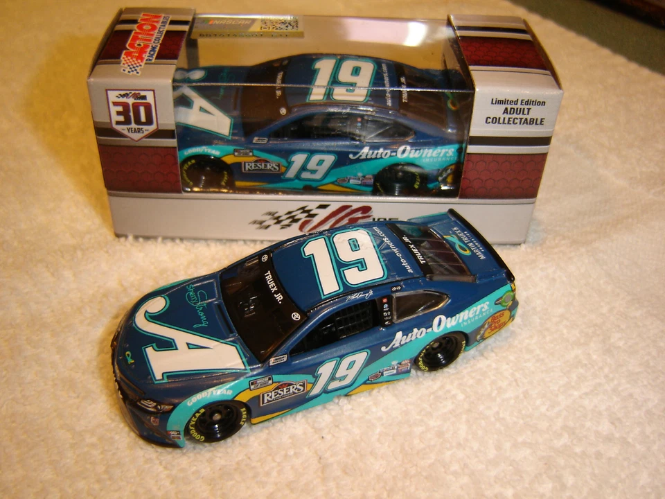 Martin Truex Jr. #19 Auto Owners Ins / MTJF 1/64 Action Lionel 2021 NUEVO EN STOCK Foto 1 de 1