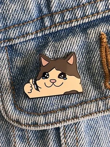Crying Cat Thumbs Up Funny Meme Enamel Pin - Excellent Condition - Picture 1 of 3