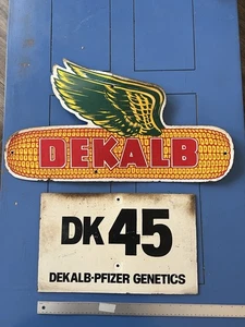 Juego de letreros de masonita publicidad granja vintage DEKALB semilla maíz alas voladoras y DK 45 - Imagen 1 de 22